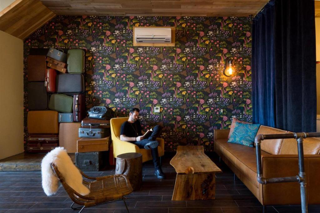 Deep Ellum Hostel - Adults Only Dallas Exterior photo
