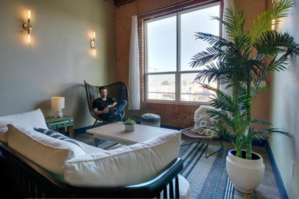 Deep Ellum Hostel - Adults Only Dallas Exterior photo
