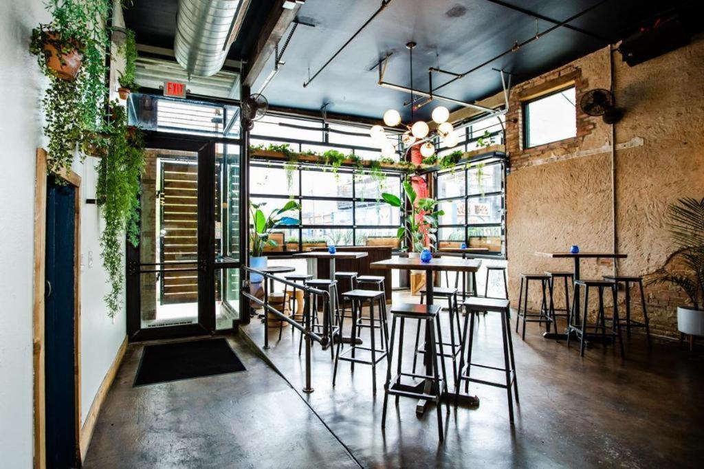 Deep Ellum Hostel - Adults Only Dallas Exterior photo