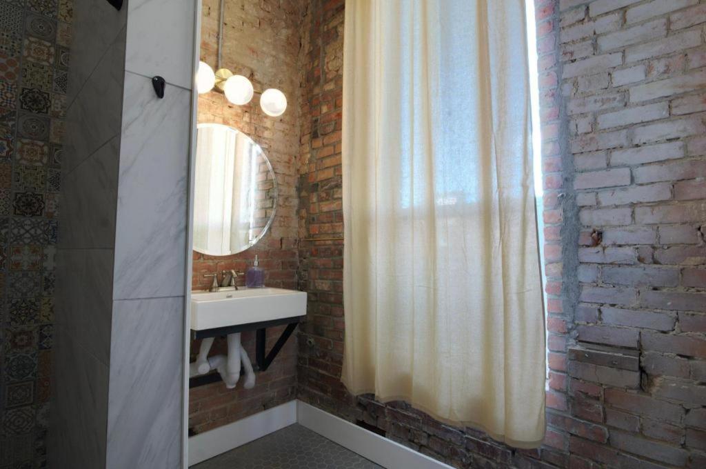 Deep Ellum Hostel - Adults Only Dallas Exterior photo