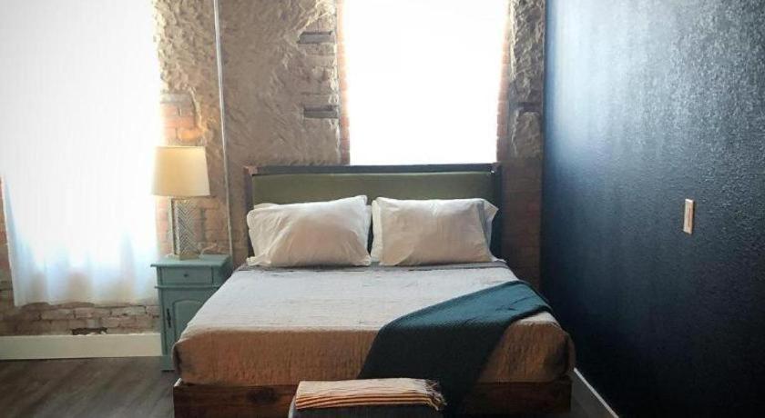 Deep Ellum Hostel - Adults Only Dallas Exterior photo