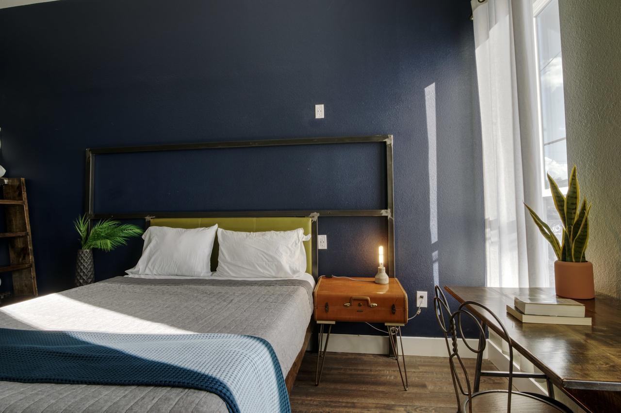 Deep Ellum Hostel - Adults Only Dallas Exterior photo